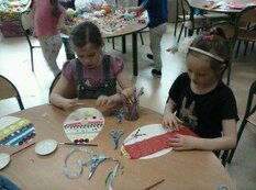 Uczniowie w trakcie tworzenia prac plastycznych (51)