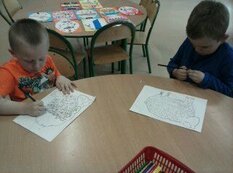 Uczniowie w trakcie tworzenia prac plastycznych (48)