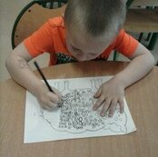 Uczniowie w trakcie tworzenia prac plastycznych (46)