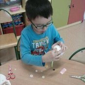 Uczniowie w trakcie tworzenia prac plastycznych (45)