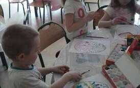 Uczniowie w trakcie tworzenia prac plastycznych (41)