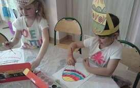 Uczniowie w trakcie tworzenia prac plastycznych (40)