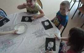 Uczniowie w trakcie tworzenia prac plastycznych (38)