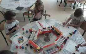 Uczniowie w trakcie tworzenia prac plastycznych (34)