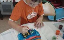 Uczniowie w trakcie tworzenia prac plastycznych (32)