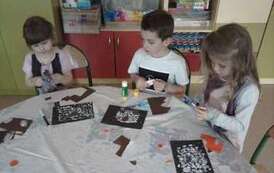 Uczniowie w trakcie tworzenia prac plastycznych (30)