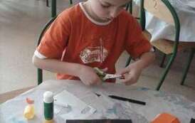 Uczniowie w trakcie tworzenia prac plastycznych (29)
