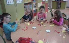 Uczniowie w trakcie tworzenia prac plastycznych (24)