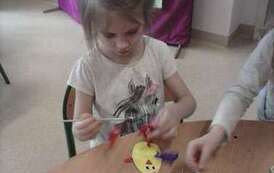 Uczniowie w trakcie tworzenia prac plastycznych (18)