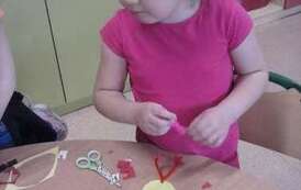 Uczniowie w trakcie tworzenia prac plastycznych (17)