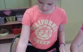 Uczniowie w trakcie tworzenia prac plastycznych (15)