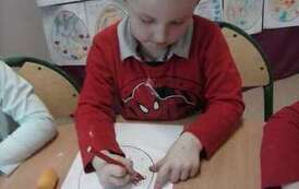 Uczniowie w trakcie tworzenia prac plastycznych (14)