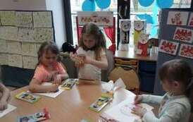 Uczniowie w trakcie tworzenia prac plastycznych (12)