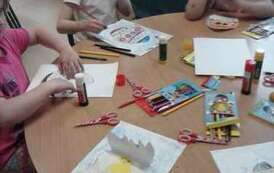 Uczniowie w trakcie tworzenia prac plastycznych (11)