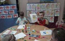 Uczniowie w trakcie tworzenia prac plastycznych (10)