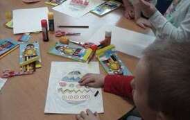 Uczniowie w trakcie tworzenia prac plastycznych (9)