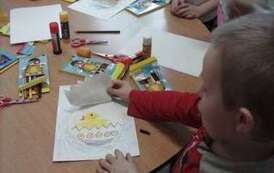 Uczniowie w trakcie tworzenia prac plastycznych (7)
