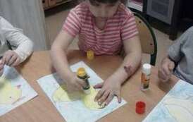 Uczniowie w trakcie tworzenia prac plastycznych (6)