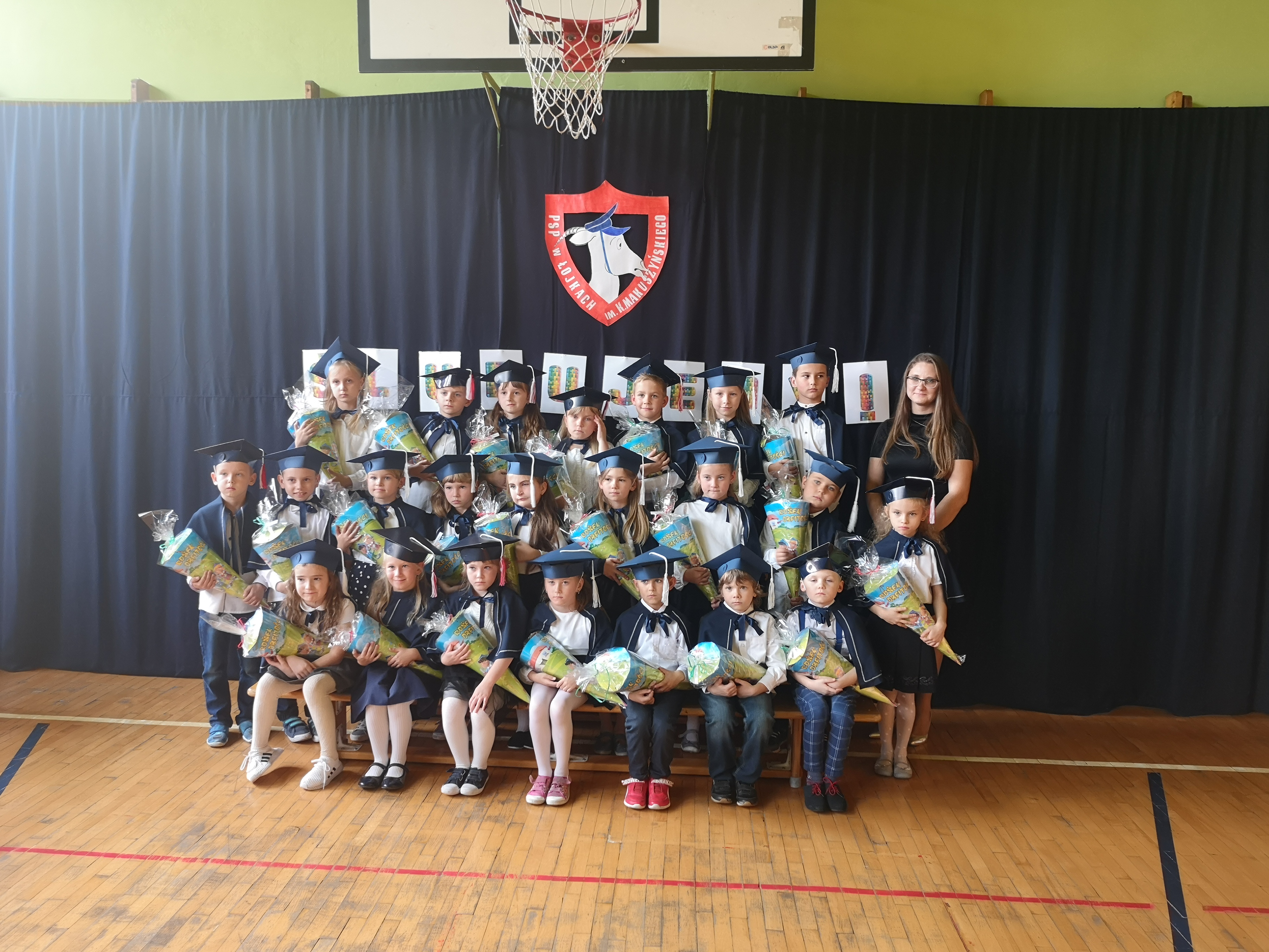 Pasowanie na ucznia w Łojkach