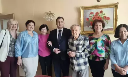 Na zdjęciu, Pan władysław z żoną, córkami oraz Burmistrz Blachowni