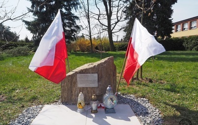 Zdjęcie do 7. Dąb Pamięci na terenie Gminy Blachownia